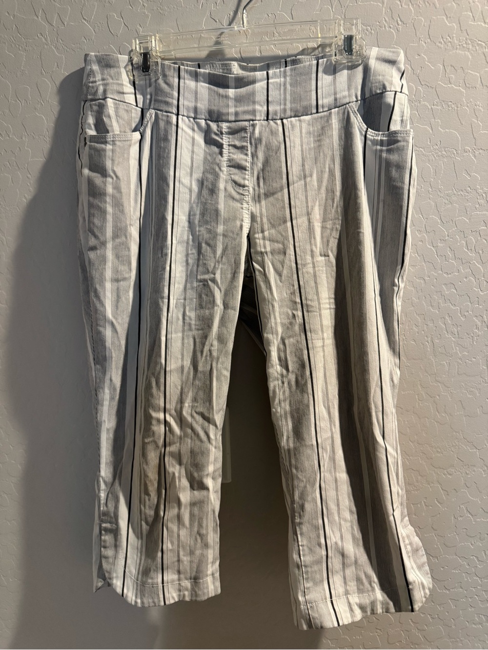 Westbound White and Gray Striped Wide-Leg Crop Pants